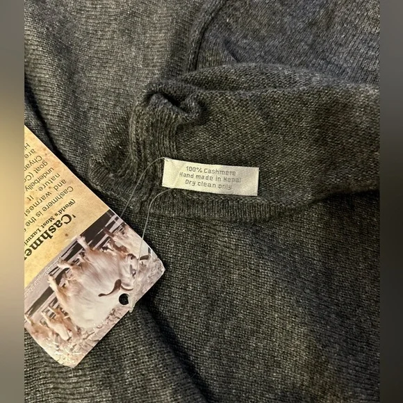 Hand knit NWT Grey Cashmere Poncho Sz M - Picture 6 of 9